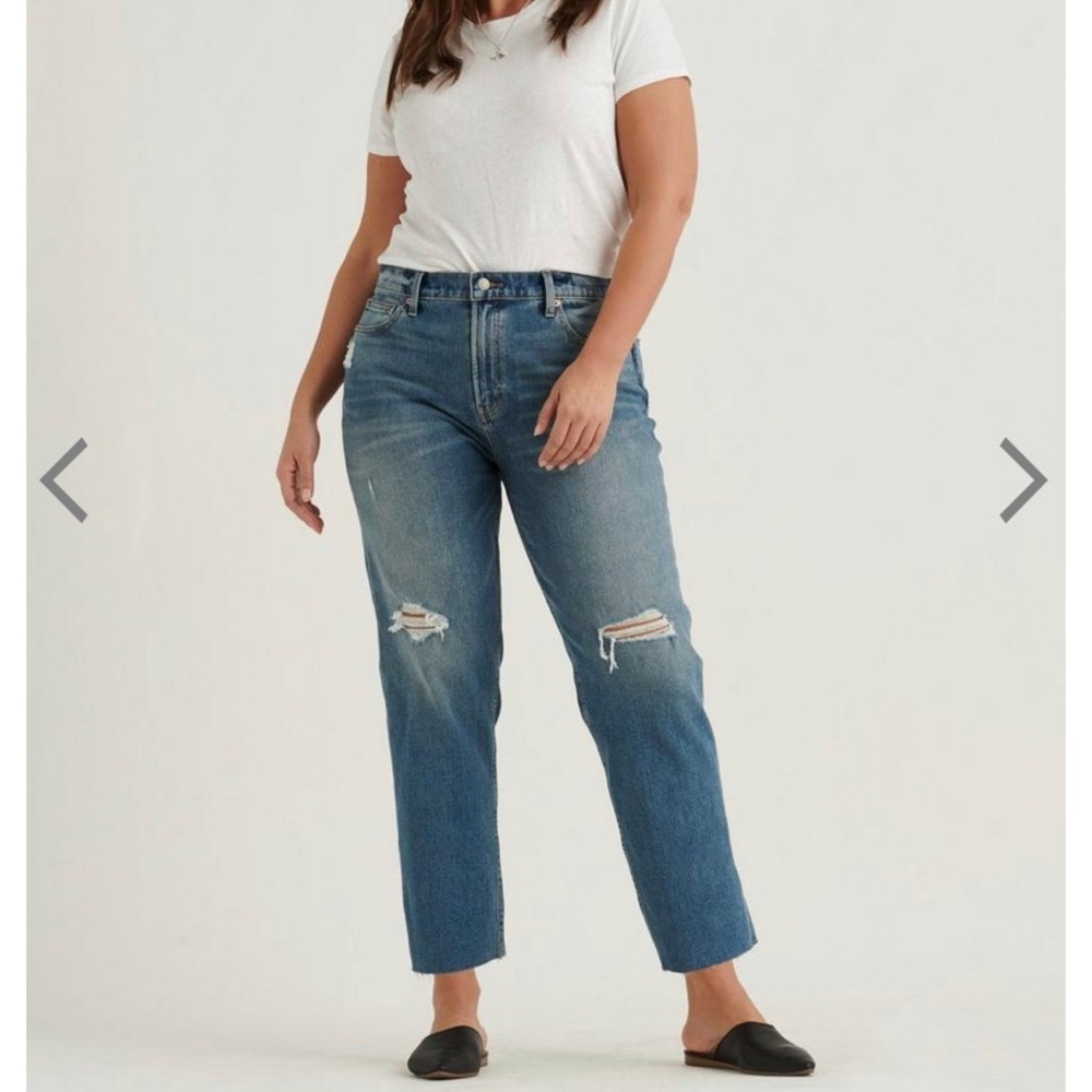 Lucky Brand Mid Rise Boyfriend Jean